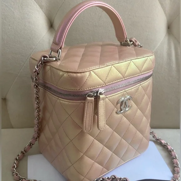 💗✨ CHANEL Iridescent Pink Vanity Top Handle-Crossbody in New/Pristine, Full Set - Picture 2 of 13